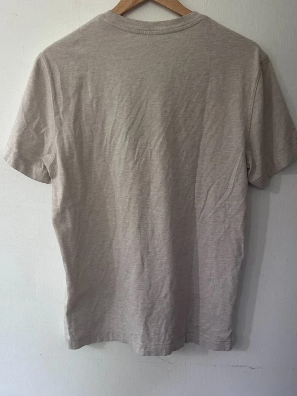 Banana Republic Authentic Tee Medium Beige Gray Short Sleeve Crew Neck Classic